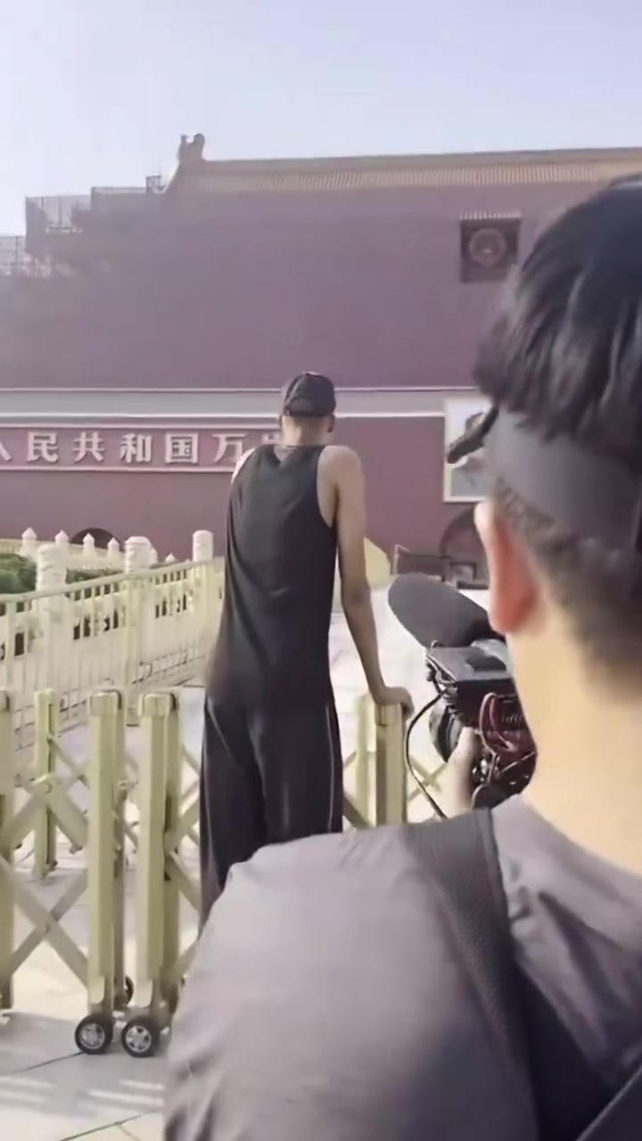 結(jié)束少林寺修行后文班到天安門廣場(chǎng)瞻仰了一番拍照留念