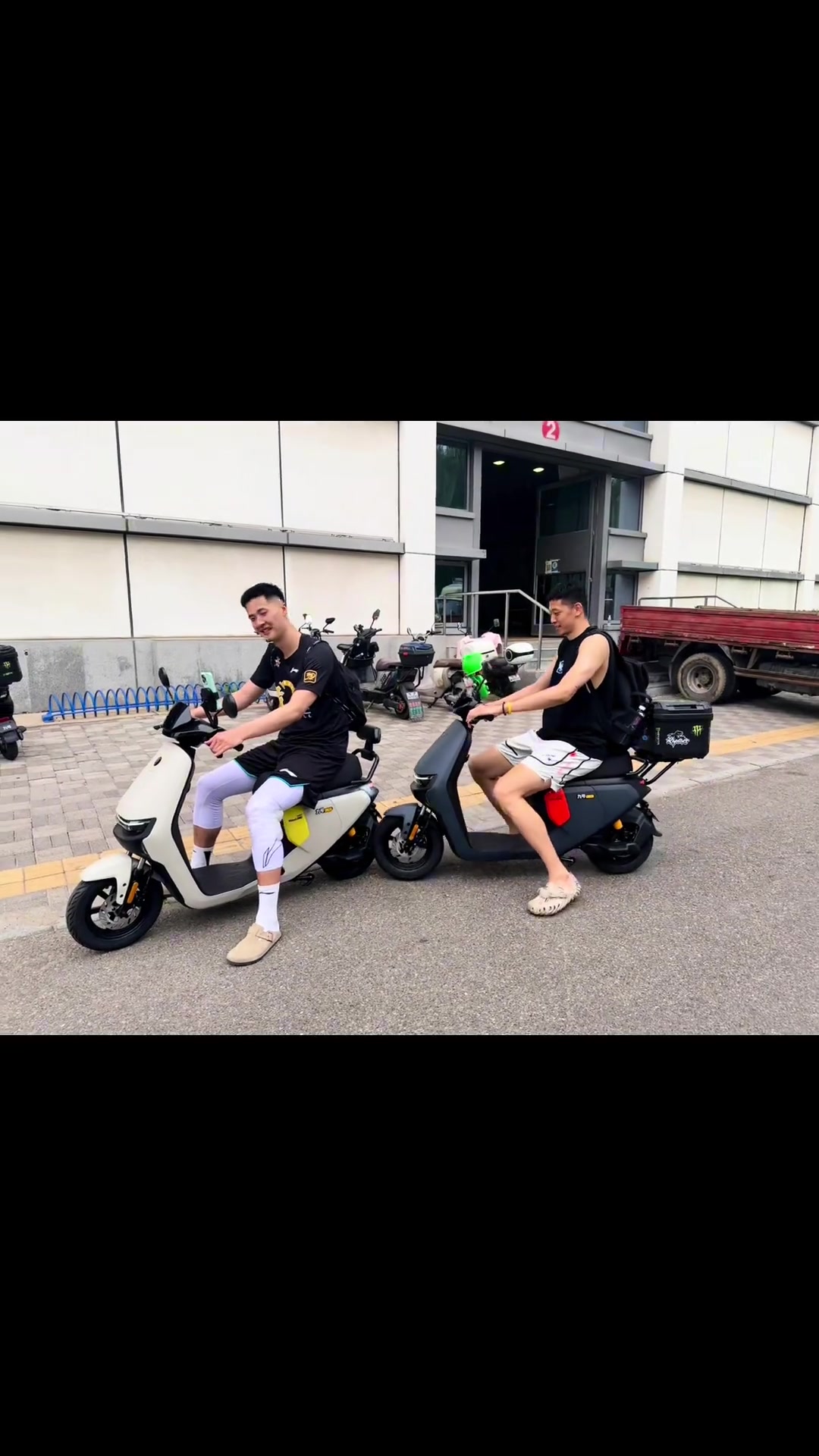 全款拿下沈梓捷喜提首都第一輛車(chē) 九號(hào)車(chē)隊(duì) 啟動(dòng)
