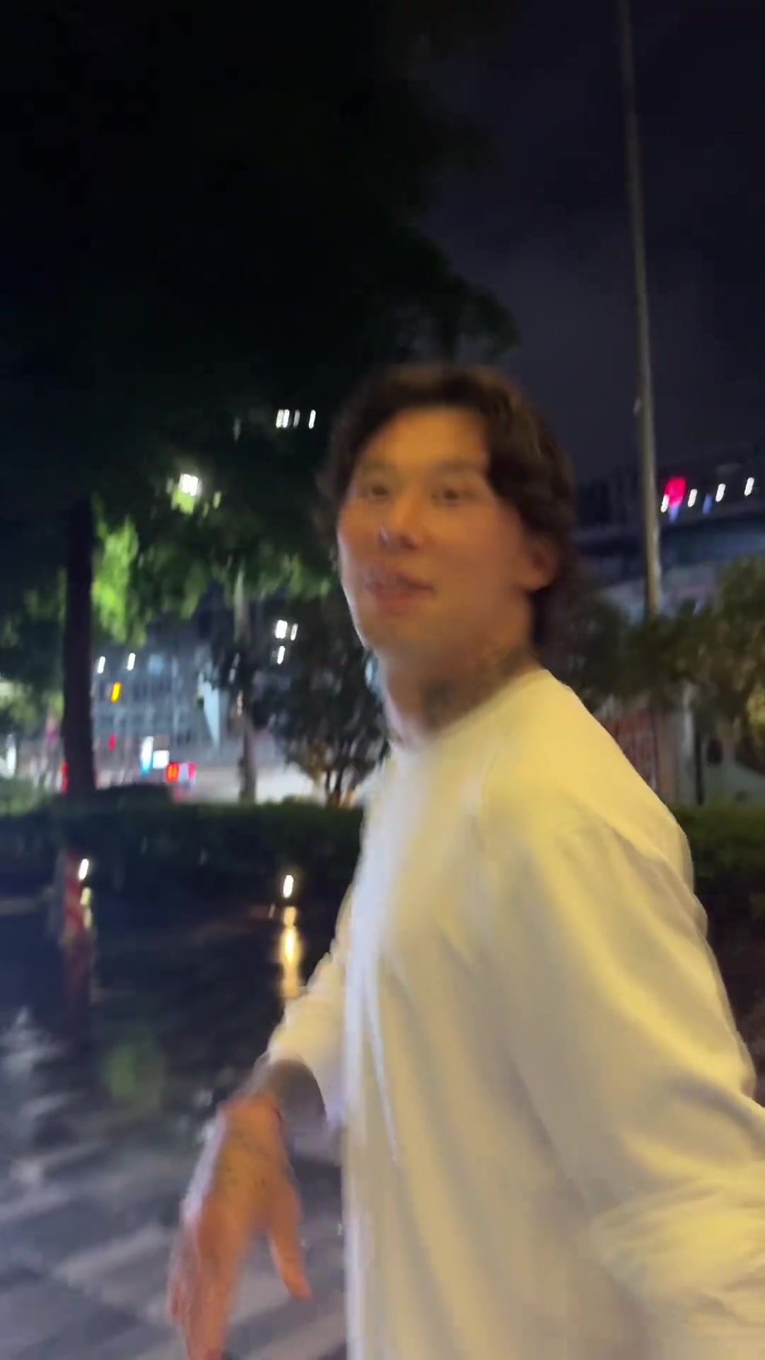 我以為侯永永呢張琳芃熱情地招呼路人現(xiàn)場(chǎng)有說(shuō)有笑
