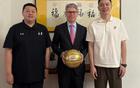 楊鳴、小劉受邀領館，遼籃外援選擇非美，未來更便利。
