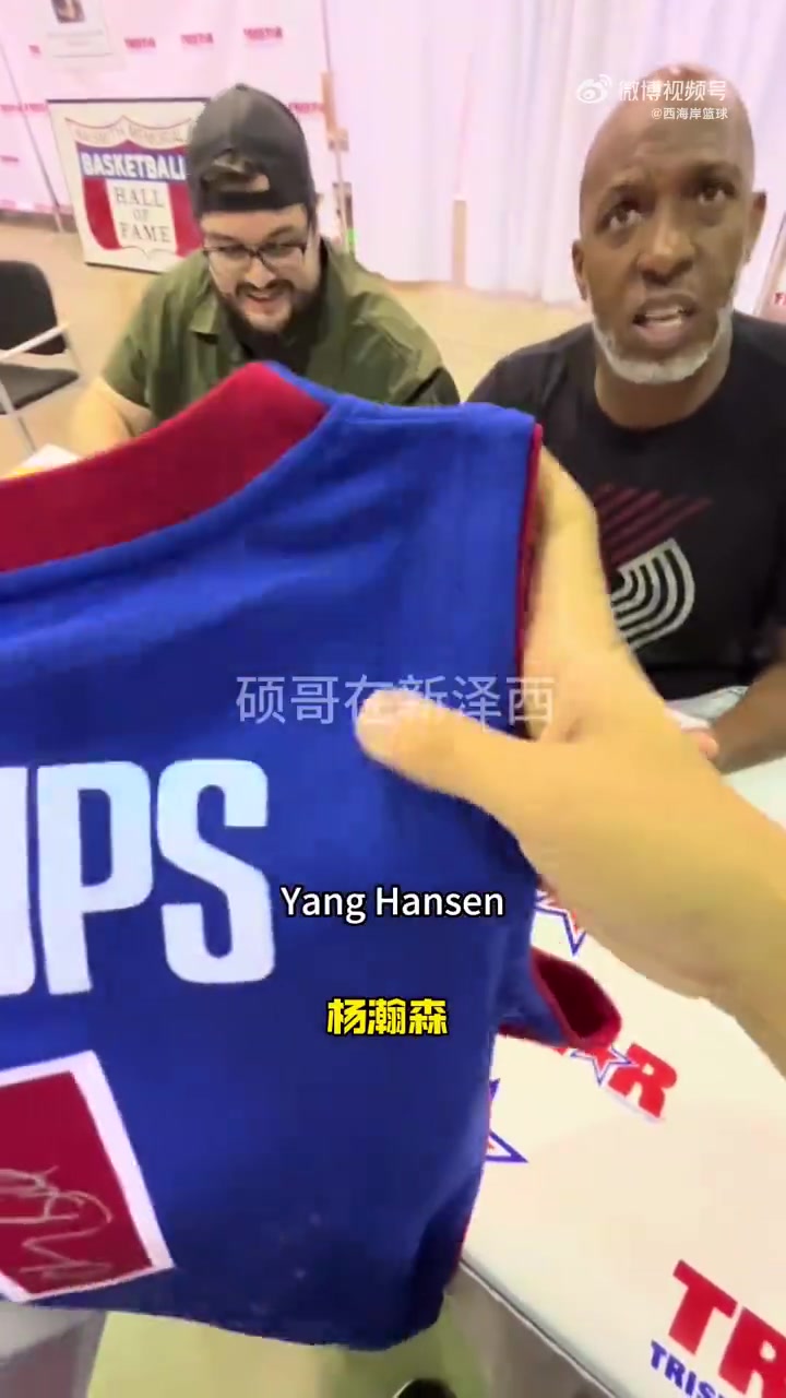 博主教比盧普斯中文牛逼并問他瀚森有沒有教他中文 博主教比盧普斯中文牛逼并問他瀚森有沒有教他中文