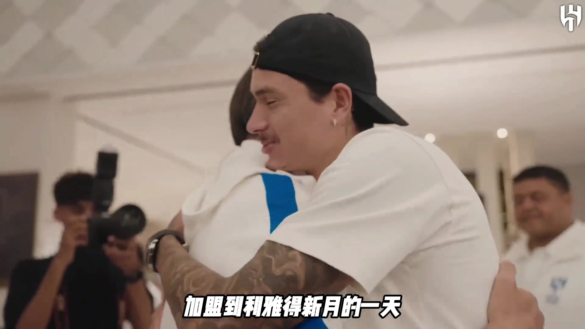 換了發(fā)型真帥加盟利雅得新月的一天努涅斯是怎么度過(guò)的