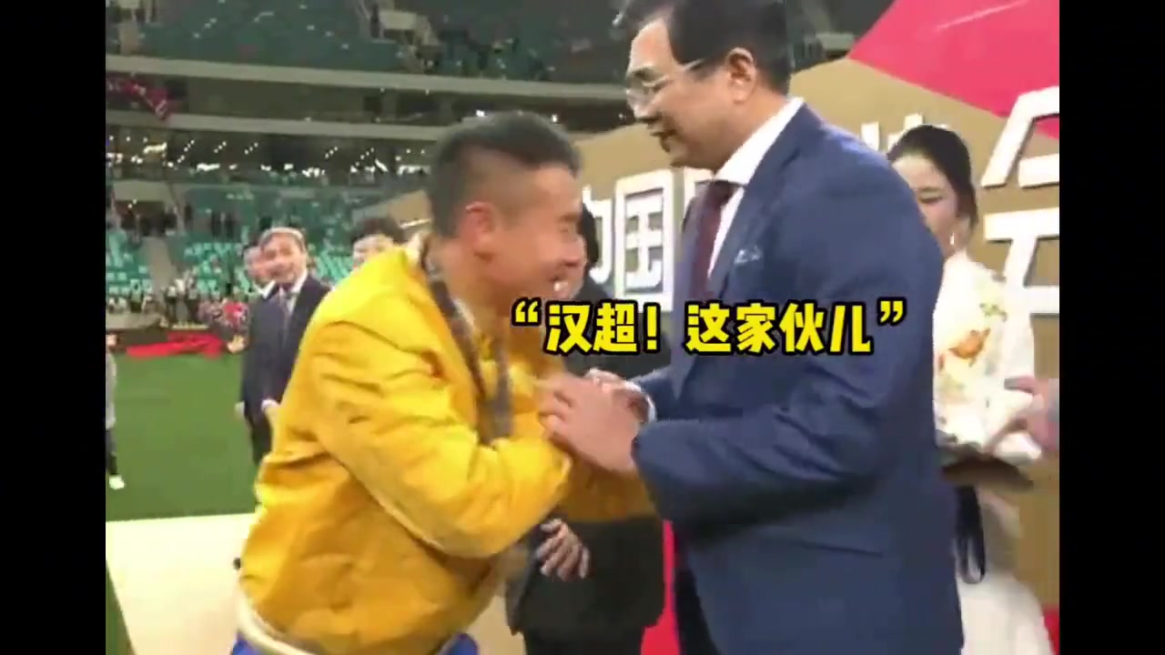 退役后時準(zhǔn)備進(jìn)足協(xié)于漢超對著宋凱說好話你一來我就進(jìn)球了
