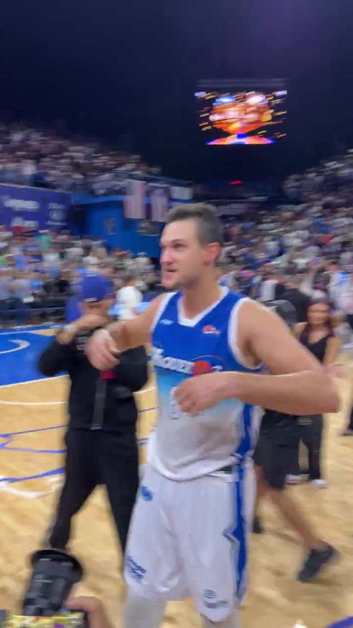 攜手麥基加里納利波多黎各聯(lián)賽奪冠當選FMVP